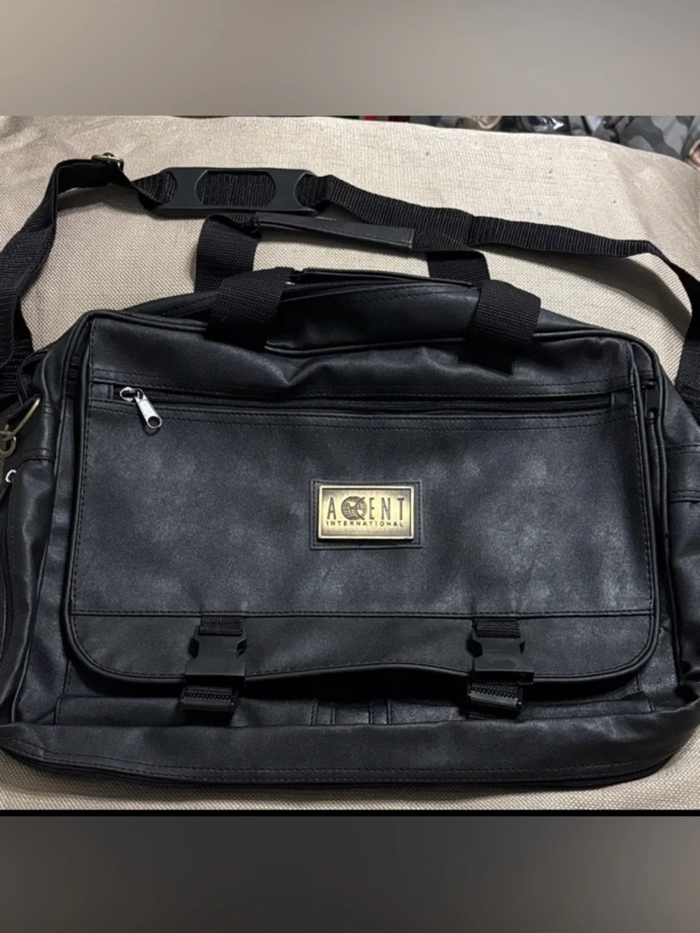 Accent International Messenger Bag